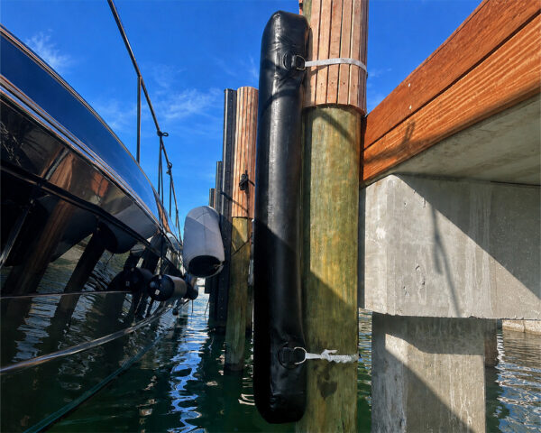 Inflatable piling fender